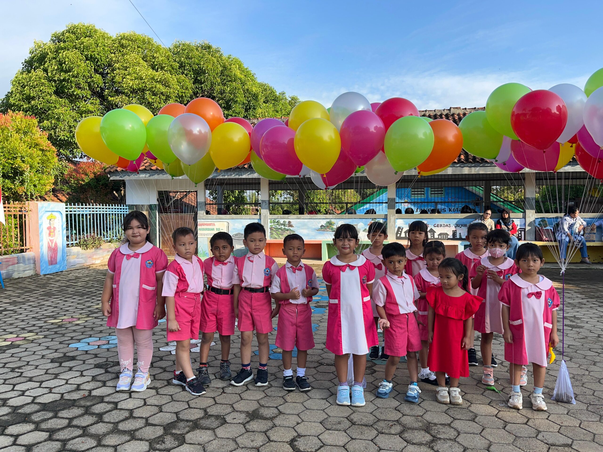 UPACARA PELEPASAN PESERTA DIDIK KELOMPOK B TK XAVERIUS KOTABUMI